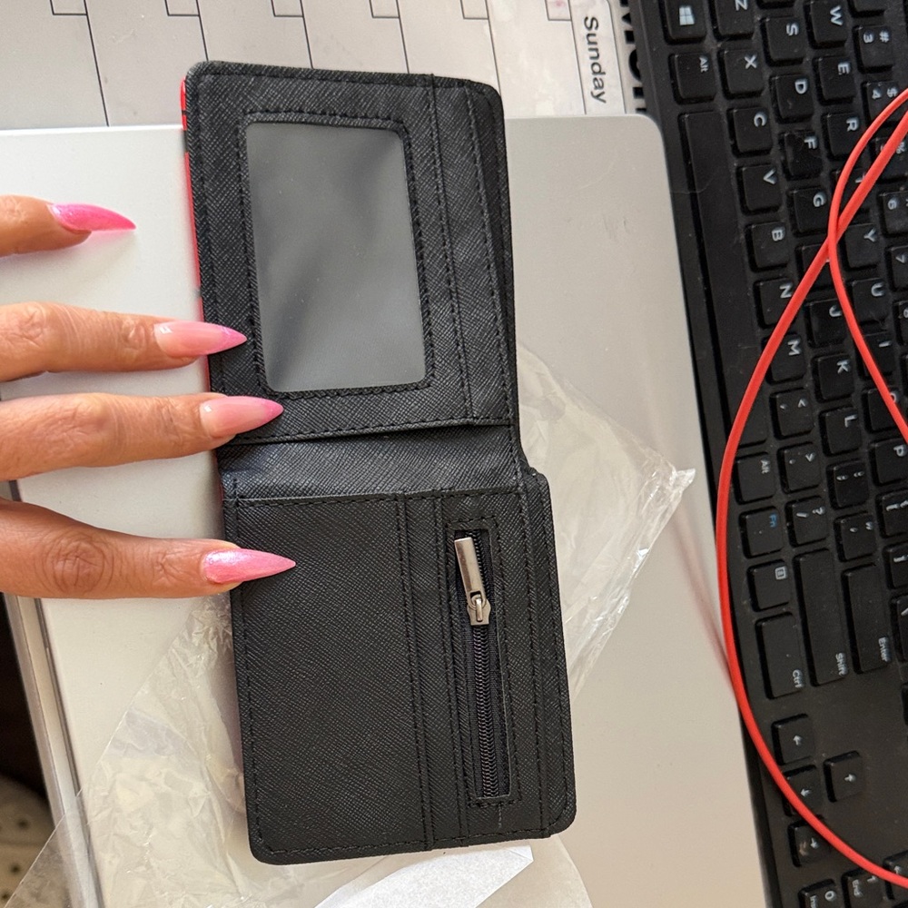 Squid Game Red Wallet - Picture 3 of 4